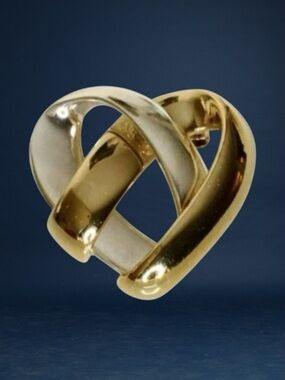 Vintage Two‑Tone Interlocking Heart Brooch – Classic Mid‑Century Style